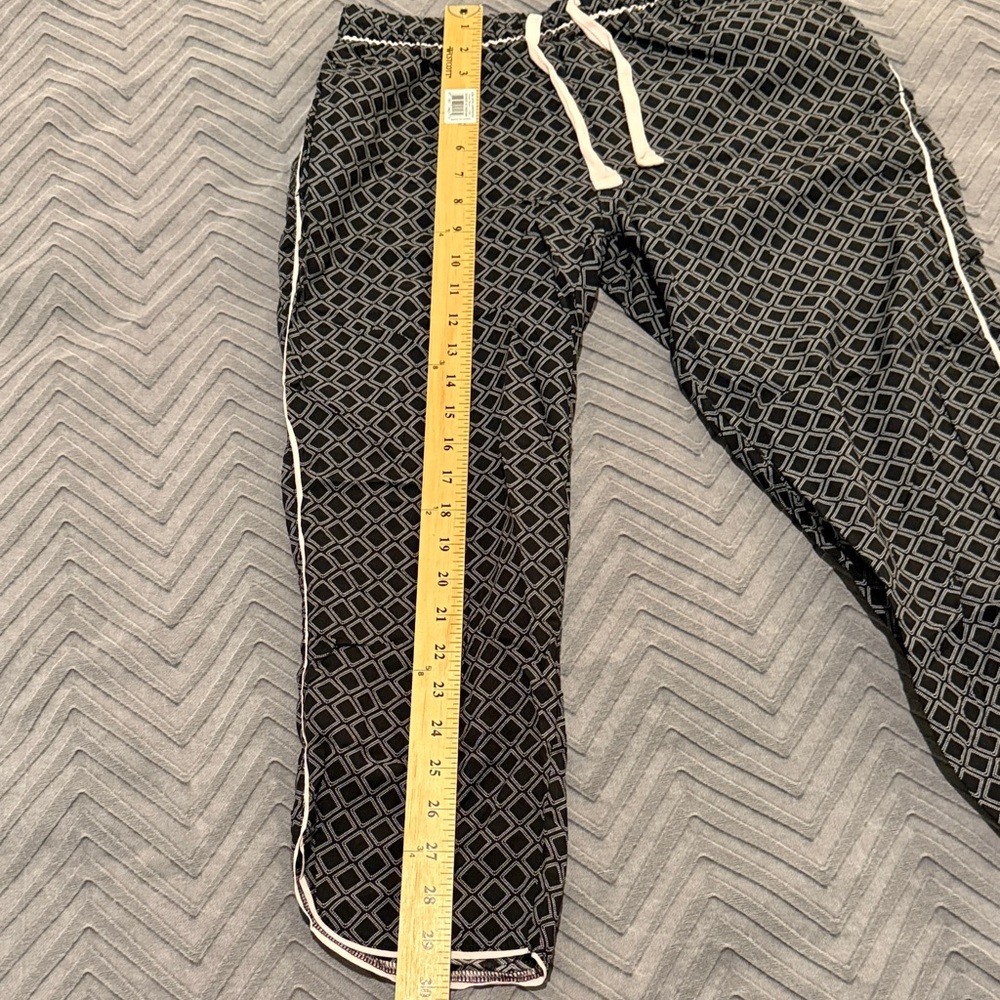 Stars Above Black and White Diamond Pattern Cropped Pajama Pants - Picture 6 of 9